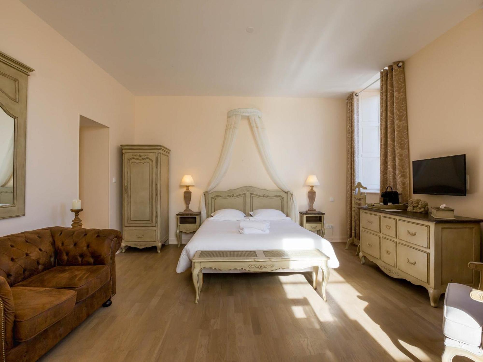 Le Cara - 4 Appartements Calmes Et Chics Au Coeur De Beaune Бон Номер фото